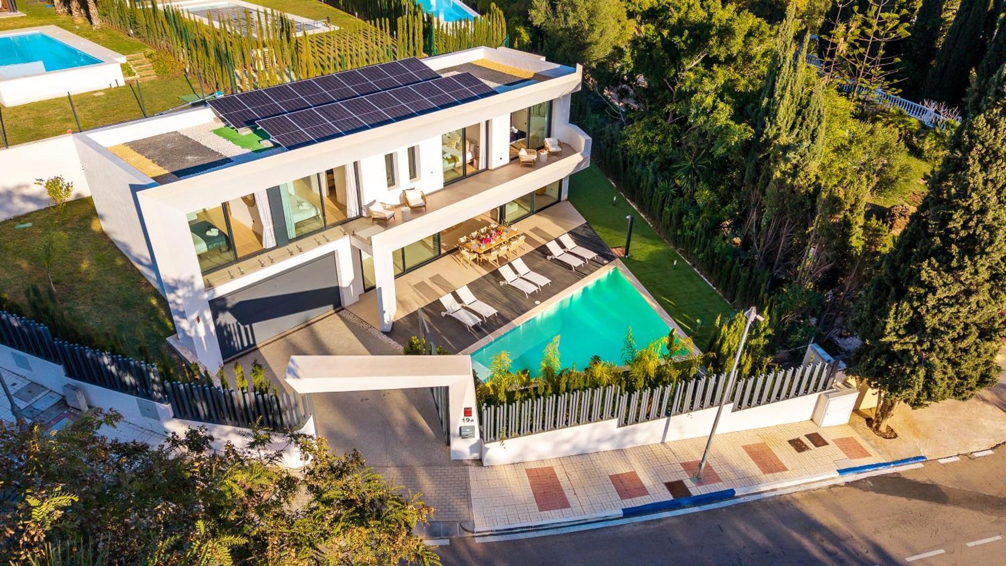 Vacation I La Moderne, Sparkling Heated Pool, Private Gym, Cine Room, Arcade Machines