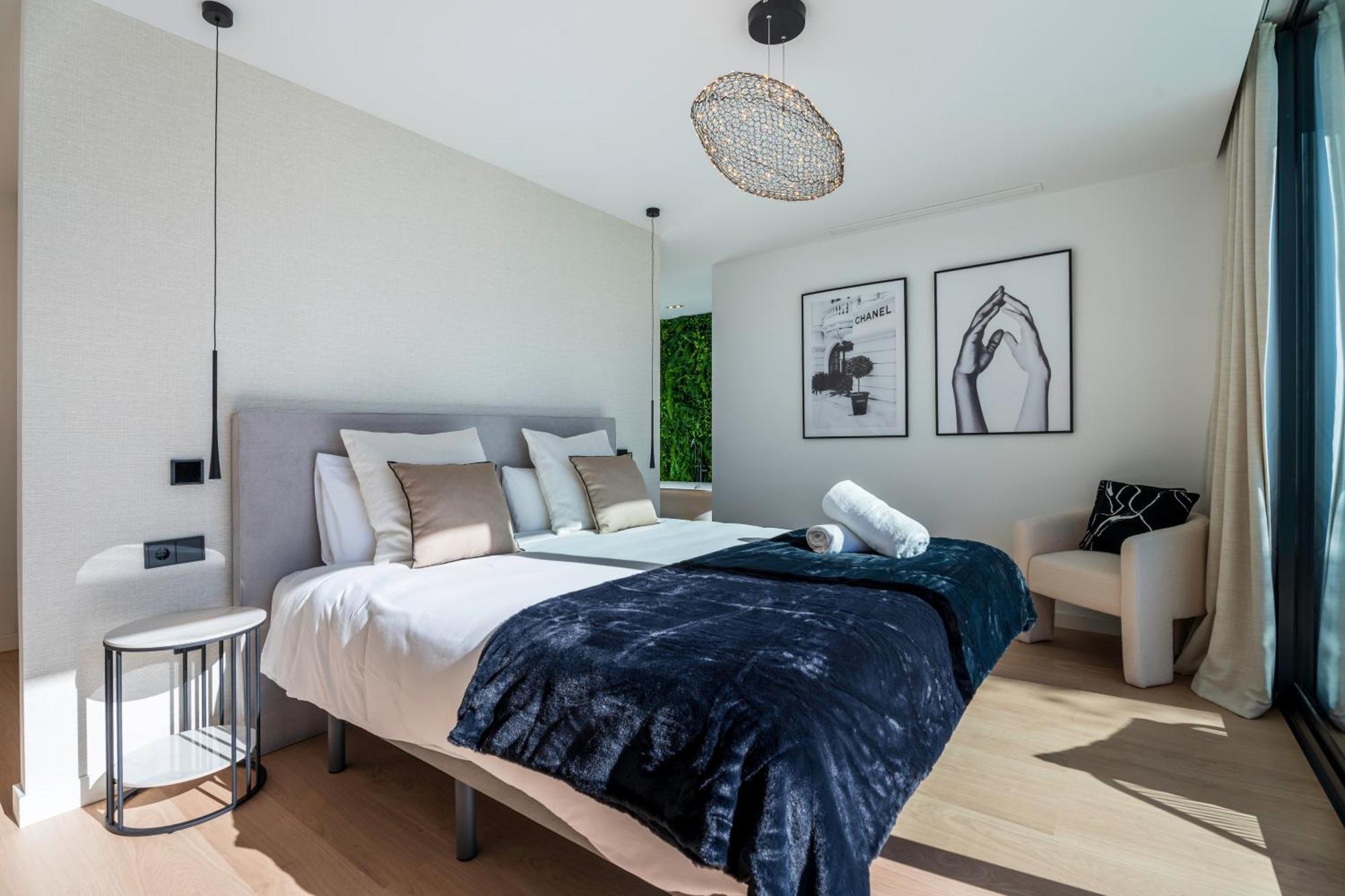 Vacation I La Moderne, Sparkling Heated Pool, Private Gym, Cine Room, Arcade Machines *