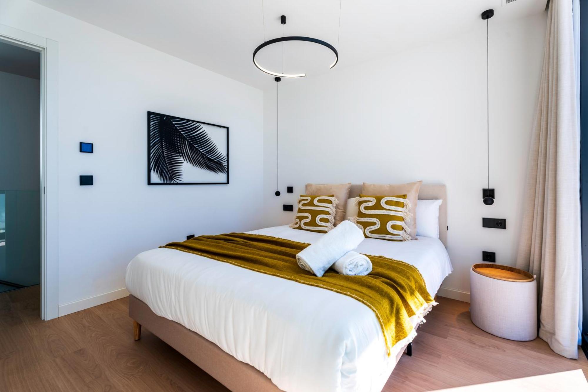 Vacation I La Moderne, Sparkling Heated Pool, Private Gym, Cine Room, Arcade Machines Marbella