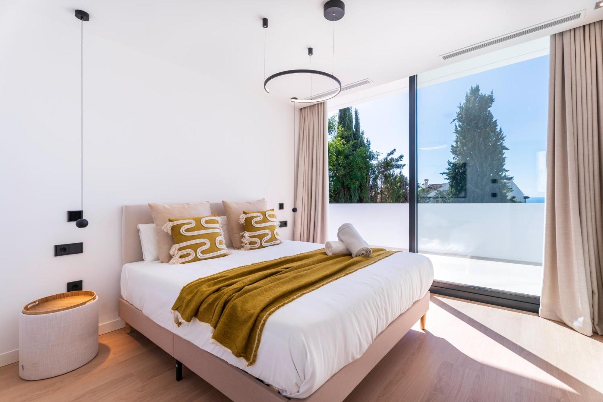 Vacation I La Moderne, Sparkling Heated Pool, Private Gym, Cine Room, Arcade Machines Marbella