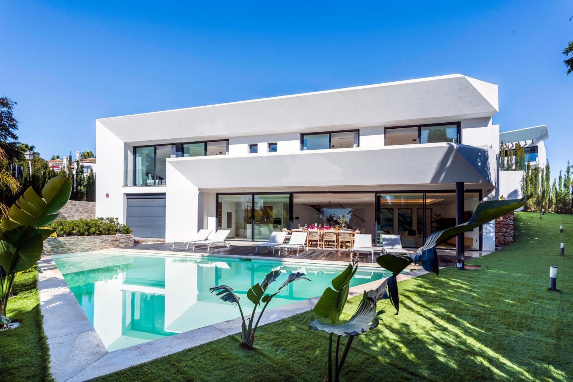 Vacation I La Moderne, Sparkling Heated Pool, Private Gym, Cine Room, Arcade Machines *