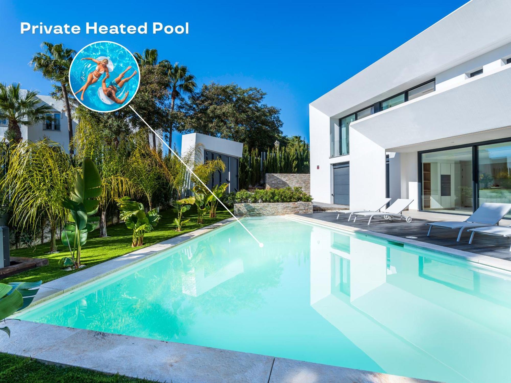 Vacation I La Moderne, Sparkling Heated Pool, Private Gym, Cine Room, Arcade Machines Villa Marbella