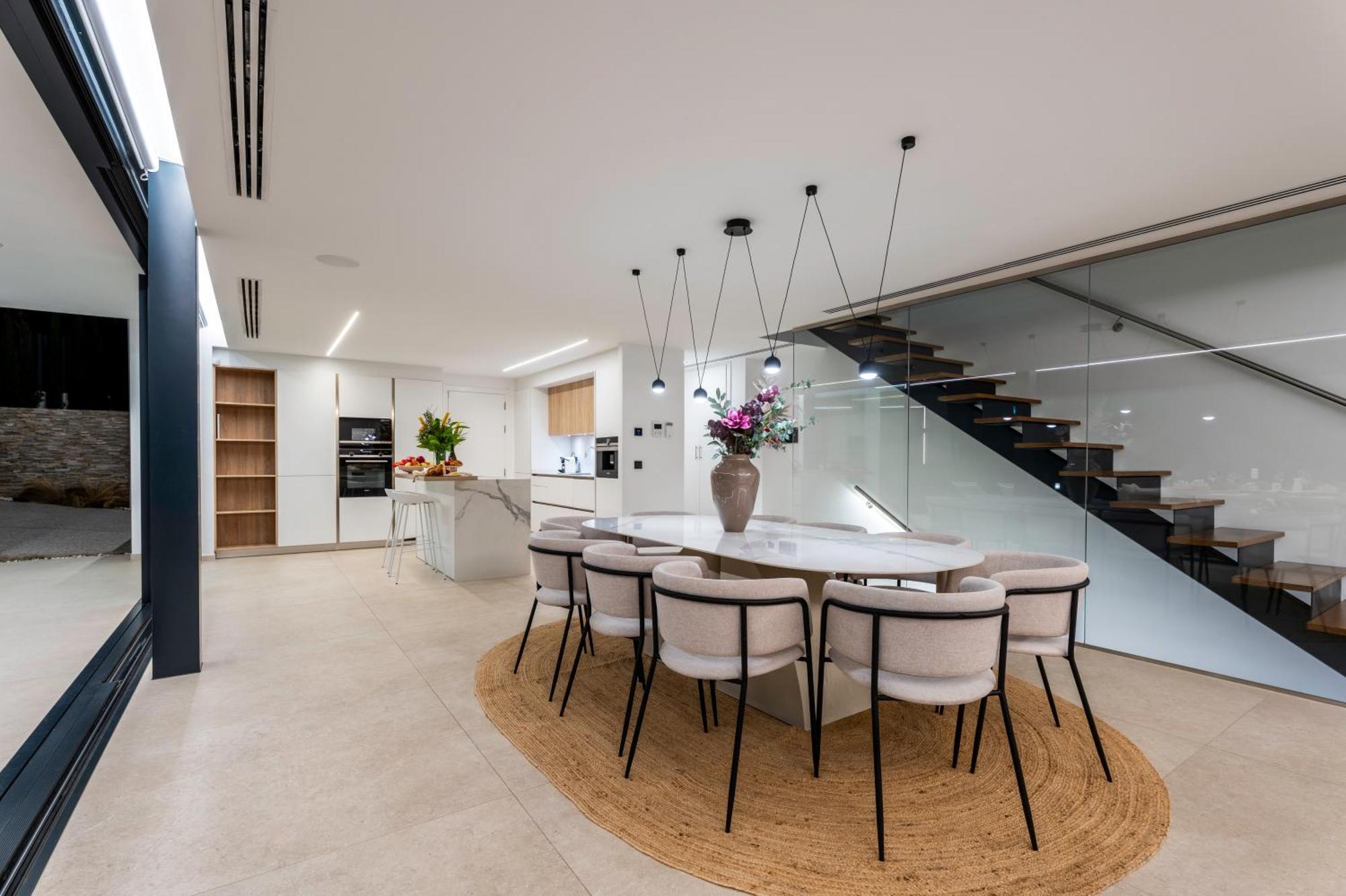 Vacation I La Moderne, Sparkling Heated Pool, Private Gym, Cine Room, Arcade Machines Villa *