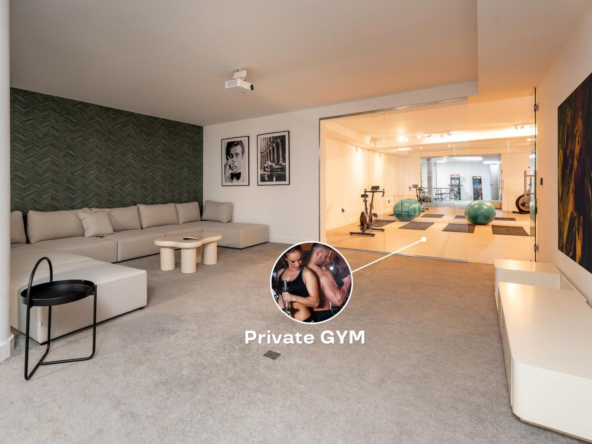 Vacation I La Moderne, Sparkling Heated Pool, Private Gym, Cine Room, Arcade Machines *