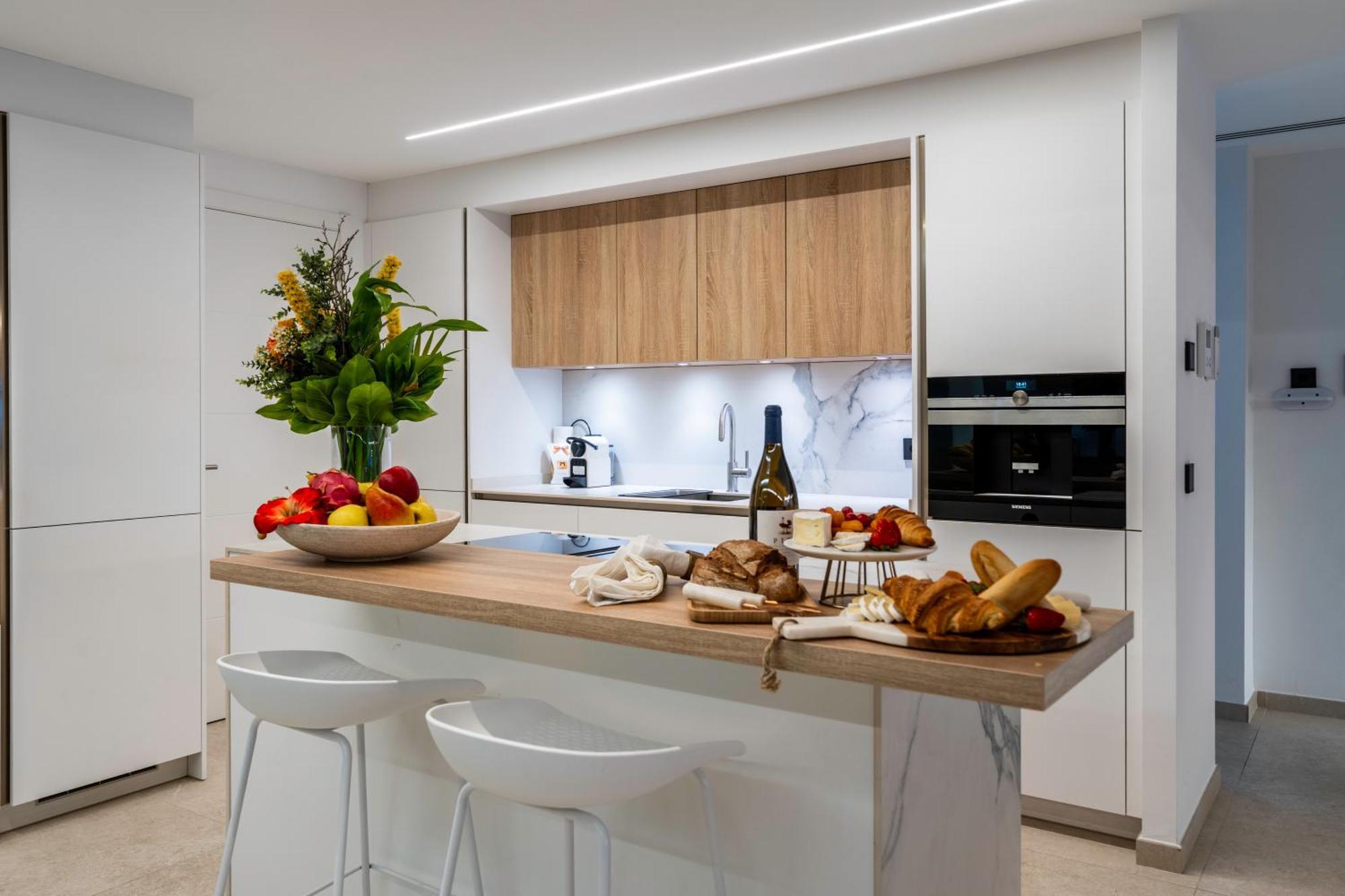 Villa Vacation I La Moderne, Sparkling Heated Pool, Private Gym, Cine Room, Arcade Machines