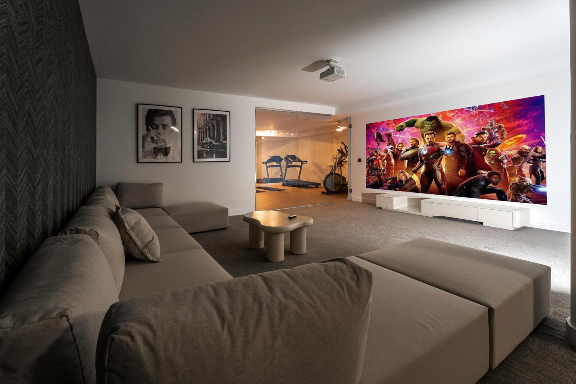 Vacation I La Moderne, Sparkling Heated Pool, Private Gym, Cine Room, Arcade Machines *